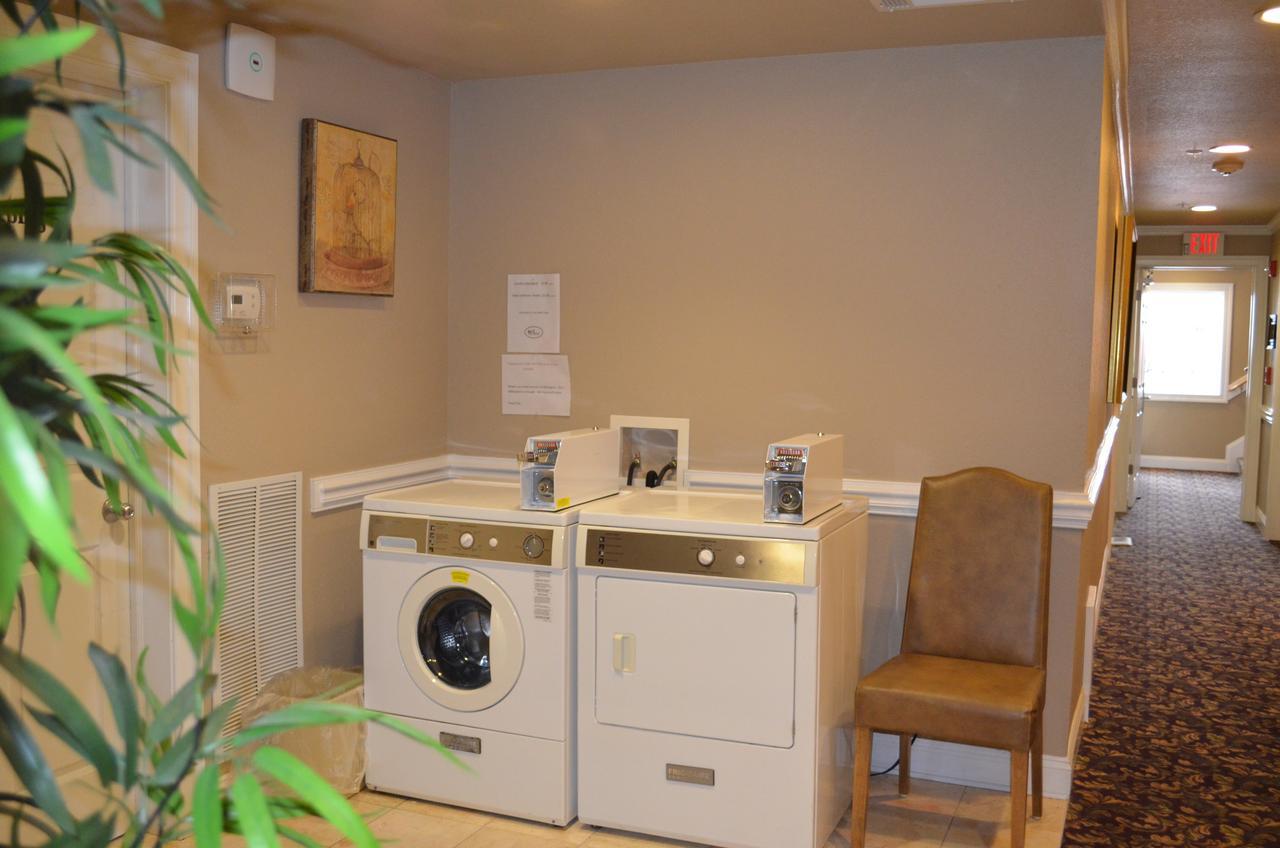 Oasis Suites Hotel ナグス・ヘッド エクステリア 写真