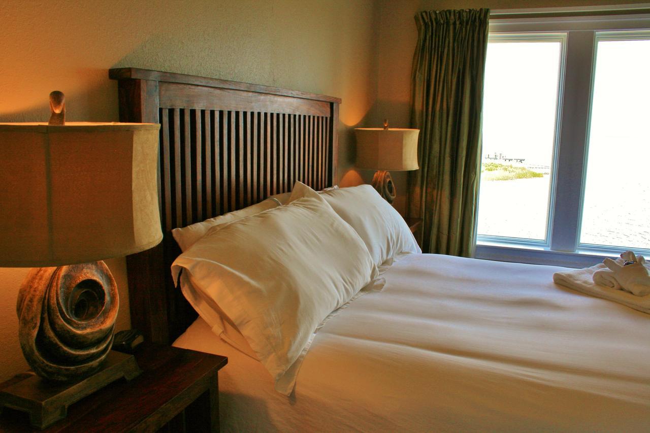 Oasis Suites Hotel ナグス・ヘッド エクステリア 写真