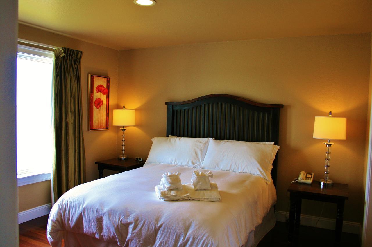 Oasis Suites Hotel ナグス・ヘッド エクステリア 写真